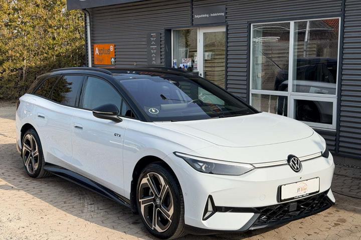 Hvid VW ID.7 fra 2025 set udefra