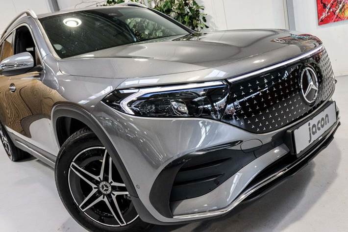 Grå Mercedes EQB250+ fra 2025