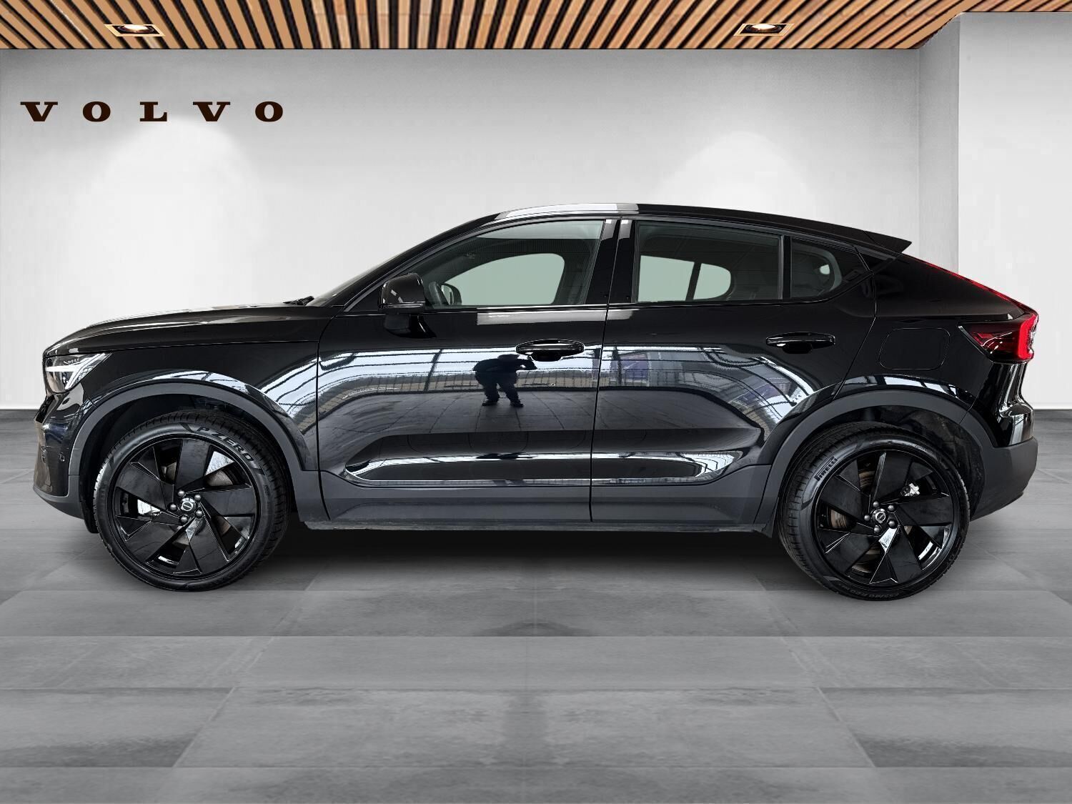 Volvo EC40 Extended Range Black Edition