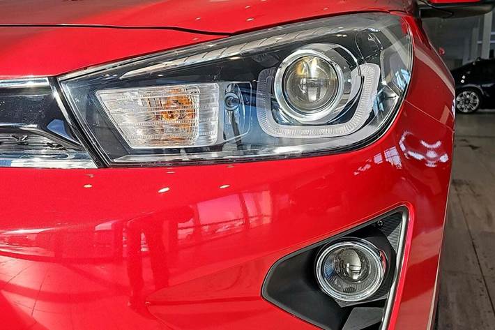 Rød Kia Rio fra 2022