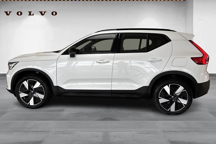 Hvid Volvo EX40 fra 2025