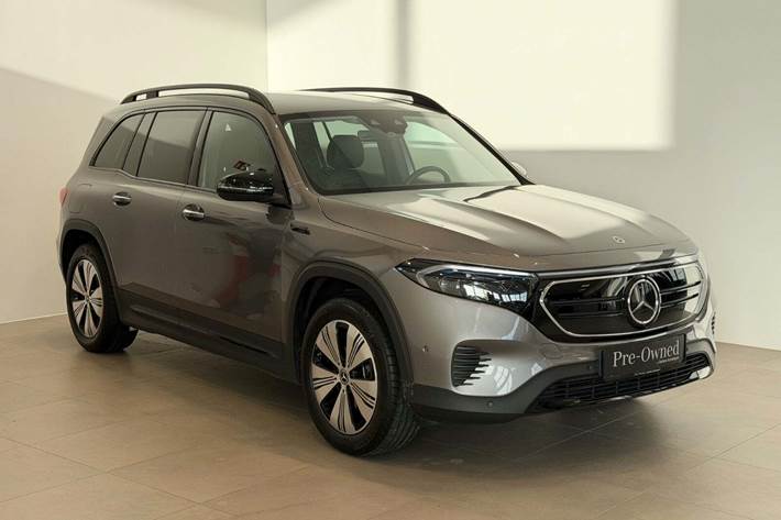 Grå Mercedes EQB250 fra 2023