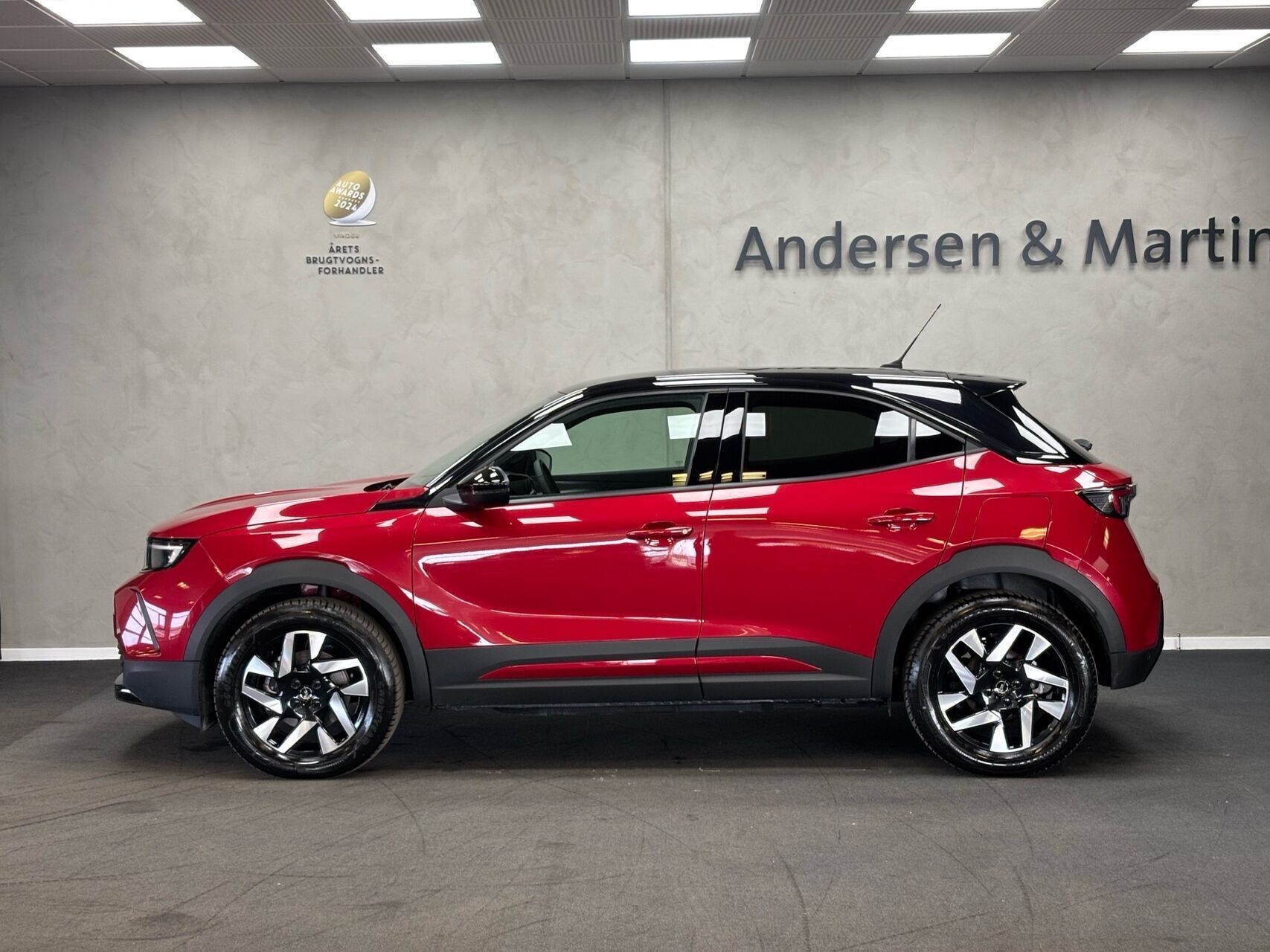 Rød Opel Mokka-e fra 2023