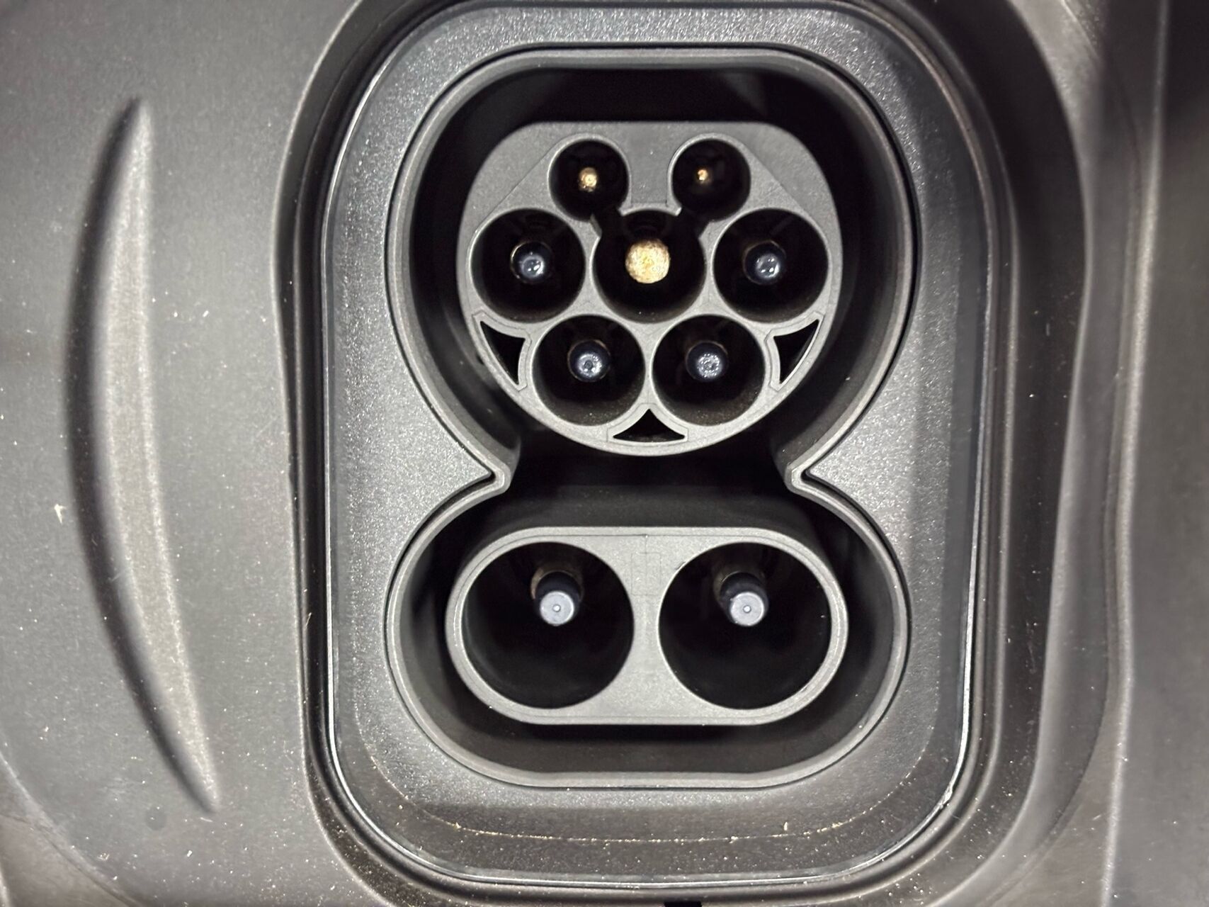 Rød Opel Mokka-e fra 2023