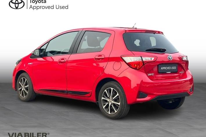 Rød Toyota Yaris fra 2018