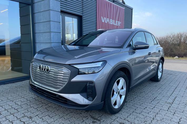 Grå Audi Q4 fra 2023