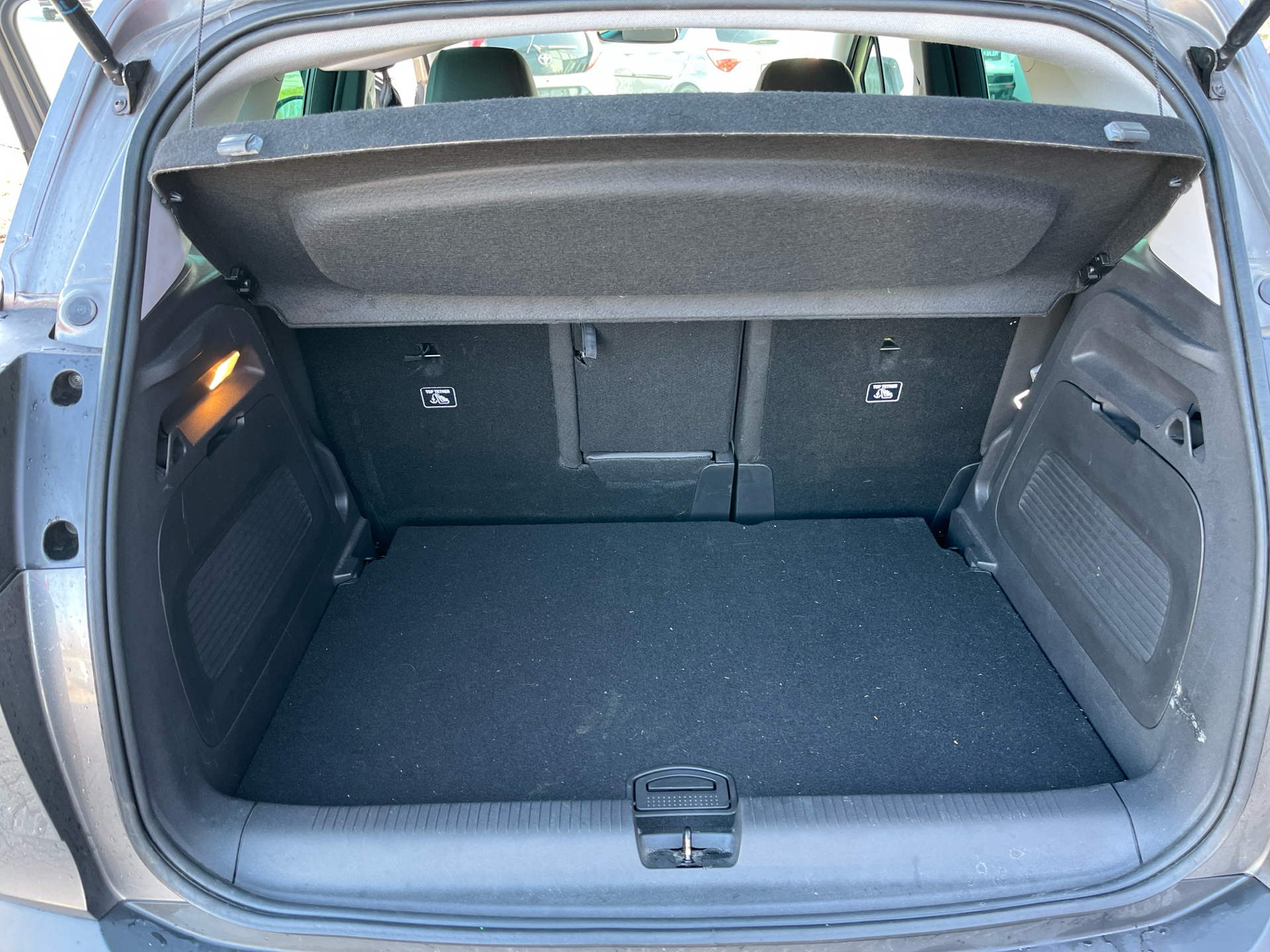 Grå Opel Crossland X fra 2020