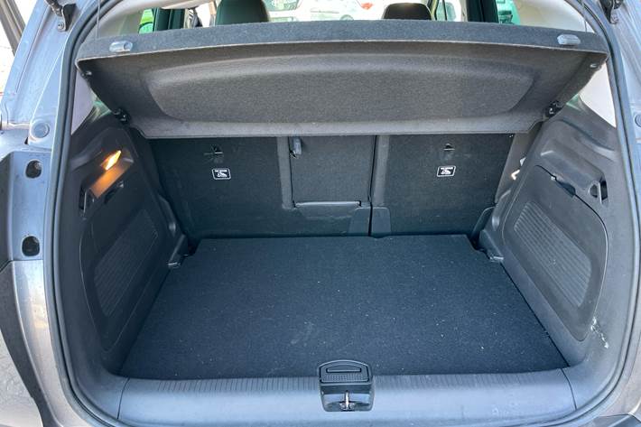 Grå Opel Crossland X fra 2020