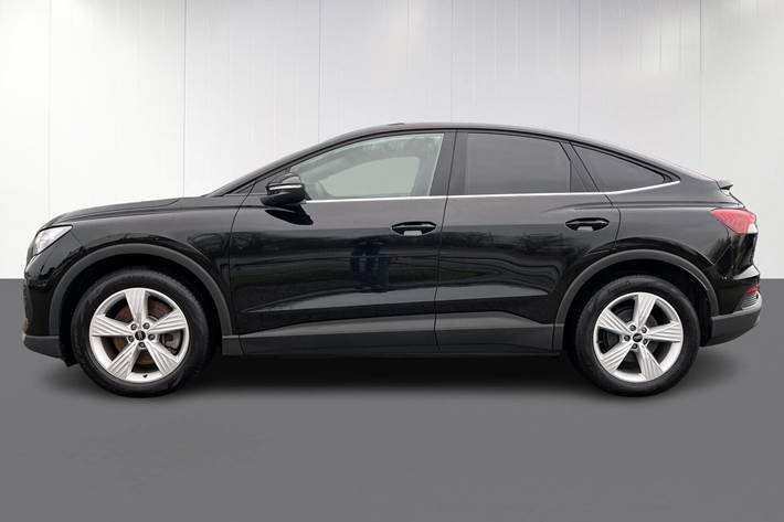 Sort Audi Q4 fra 2024