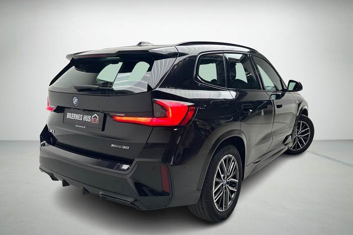 Sort BMW iX1 fra 2023