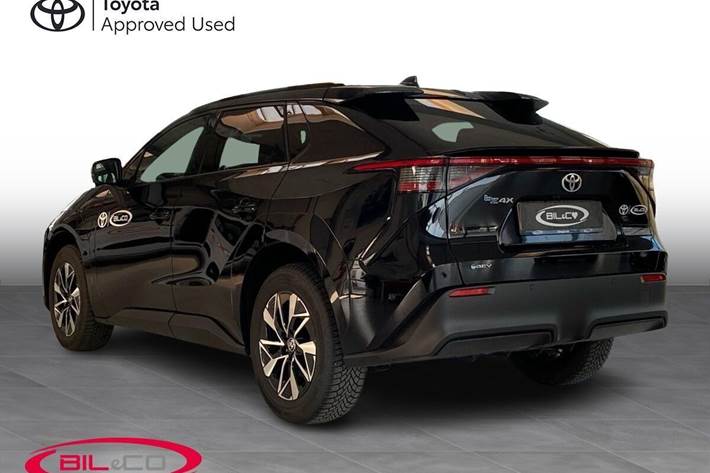 Sort Toyota BZ4X fra 2026