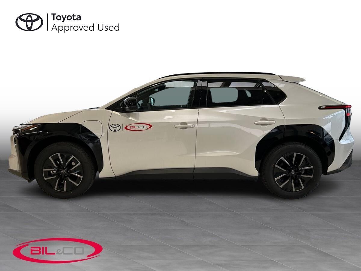 Hvid Toyota BZ4X fra 2026