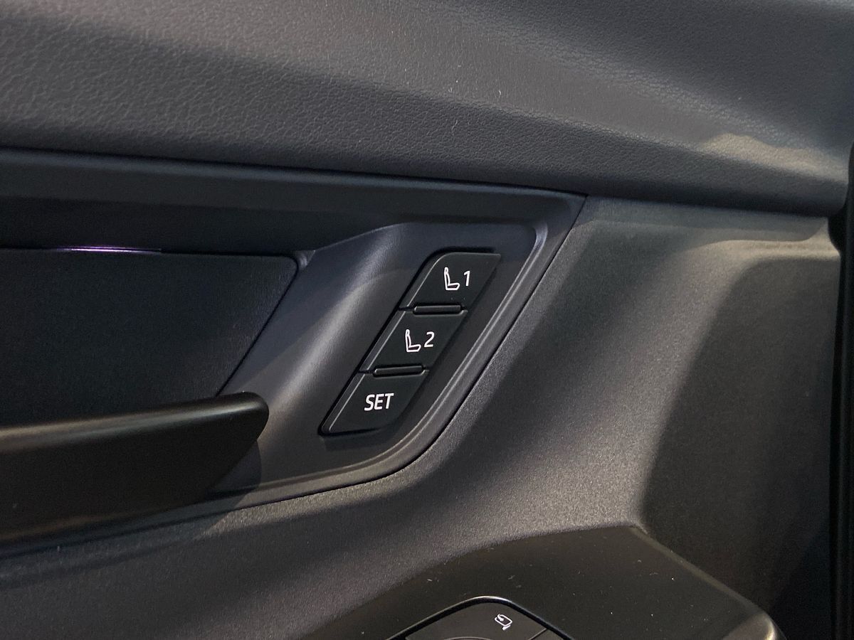 Blå Toyota BZ4X fra 2026