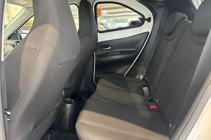 Hvid Toyota Aygo X fra 2023