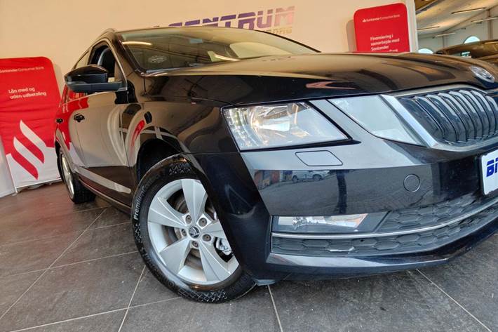 Sort Skoda Octavia fra 2018