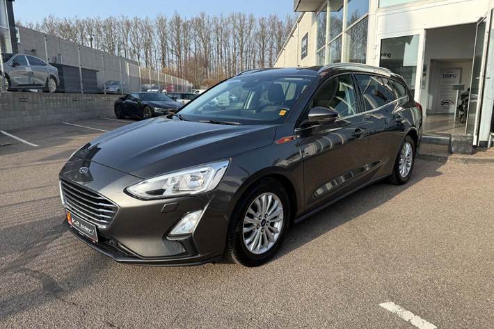 Grå Ford Focus fra 2019