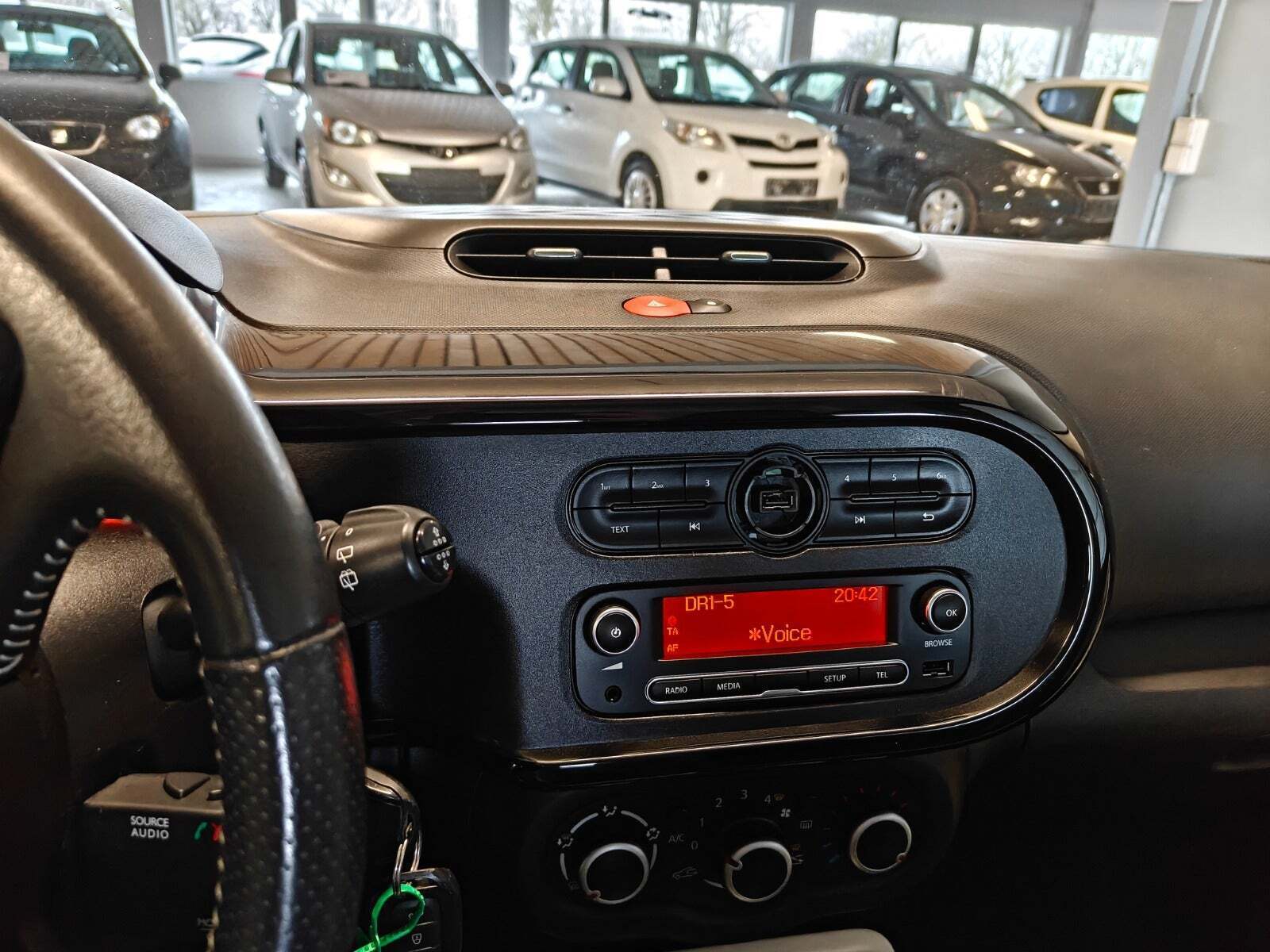 Gul Renault Twingo fra 2016