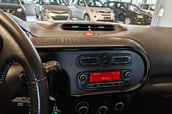 Gul Renault Twingo fra 2016