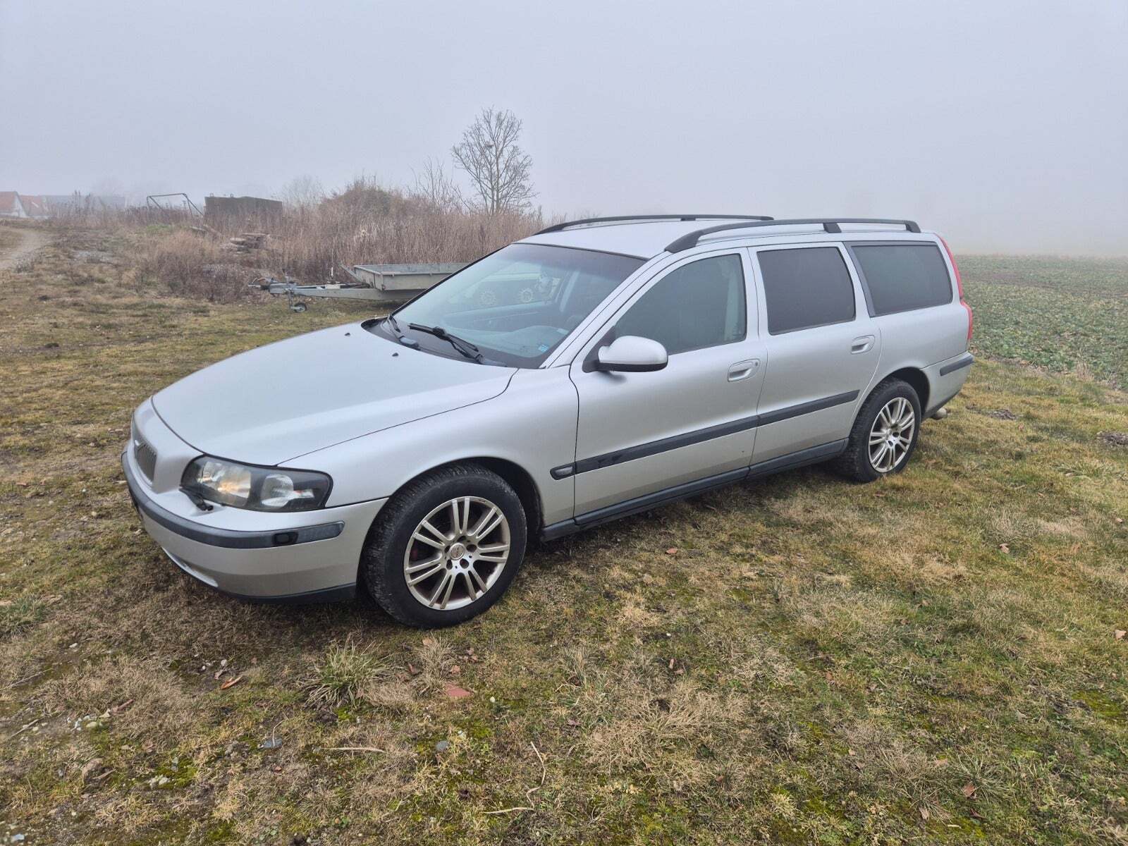 Sølv Volvo V70 fra 2001