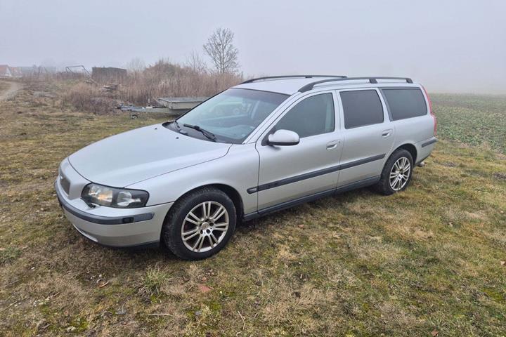 Sølv Volvo V70 fra 2001
