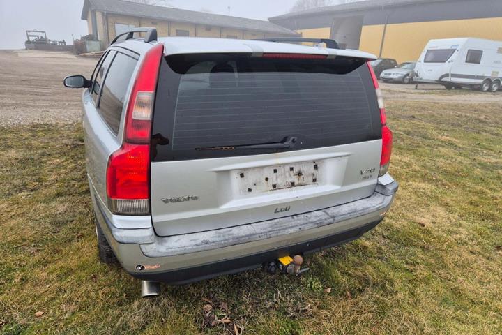 Sølv Volvo V70 fra 2001