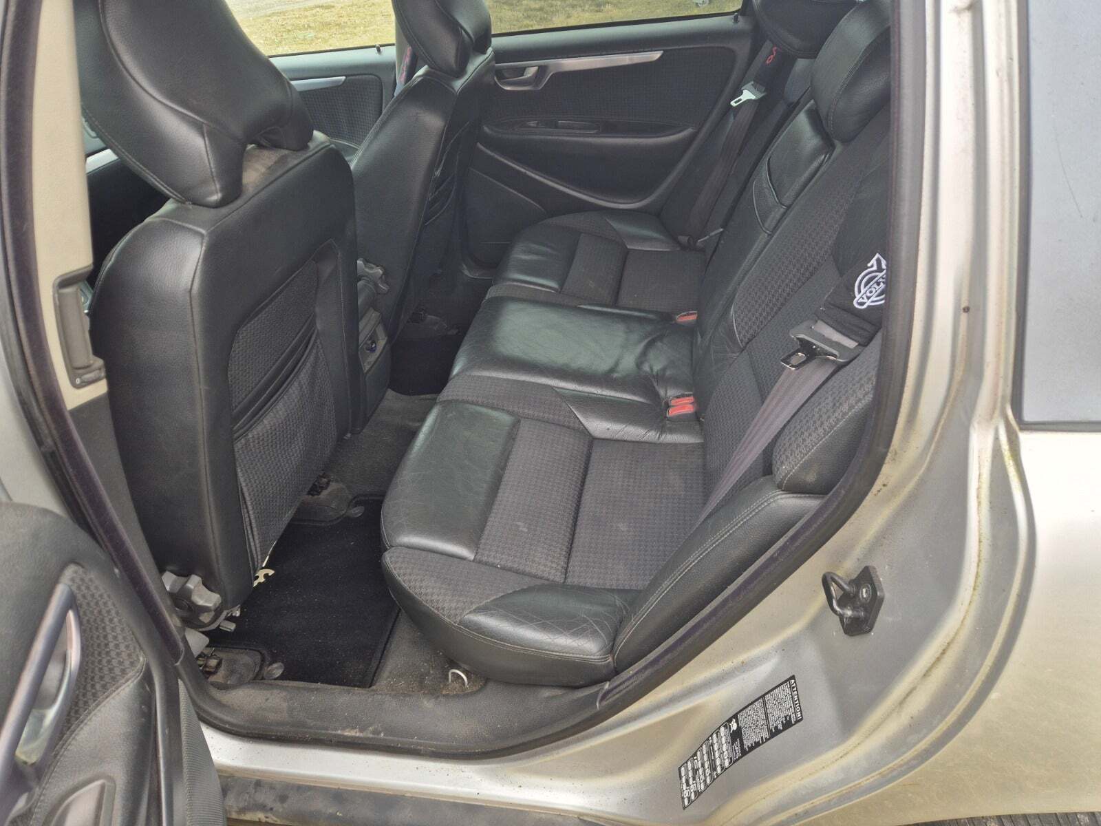 Sølv Volvo V70 fra 2001