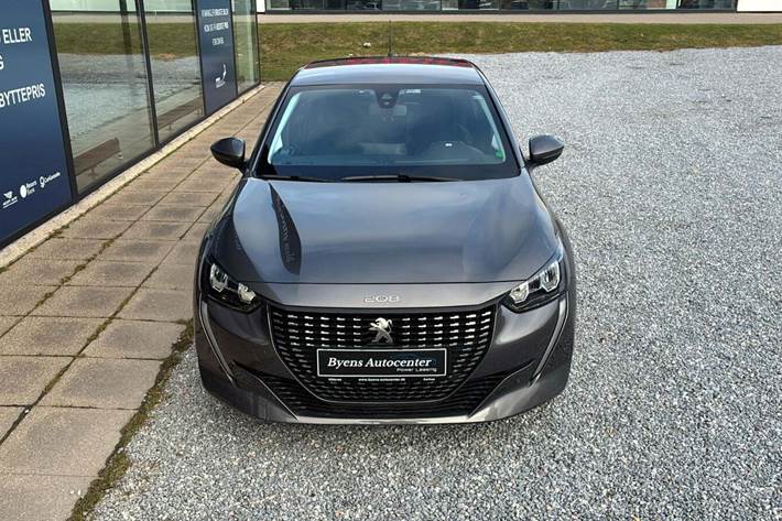 Grå Peugeot 208 fra 2020