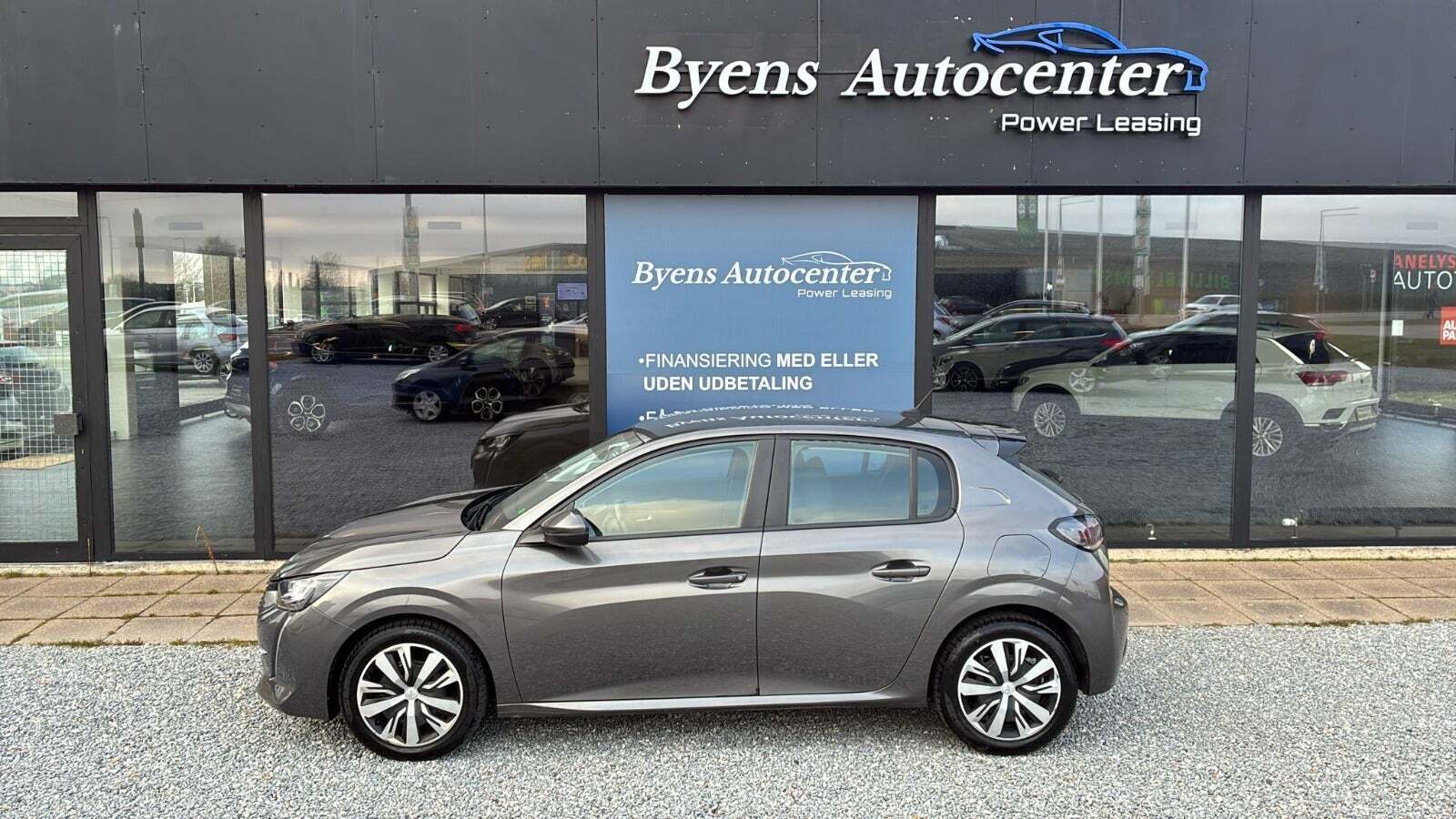 Grå Peugeot 208 fra 2020