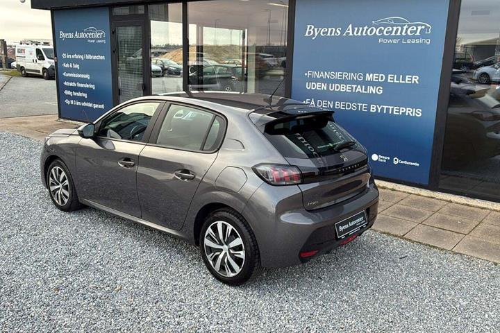 Grå Peugeot 208 fra 2020