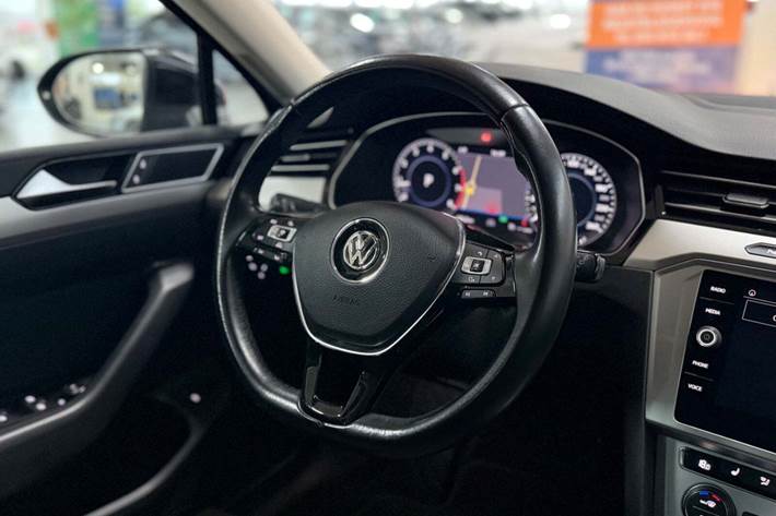 Sort VW Passat fra 2018
