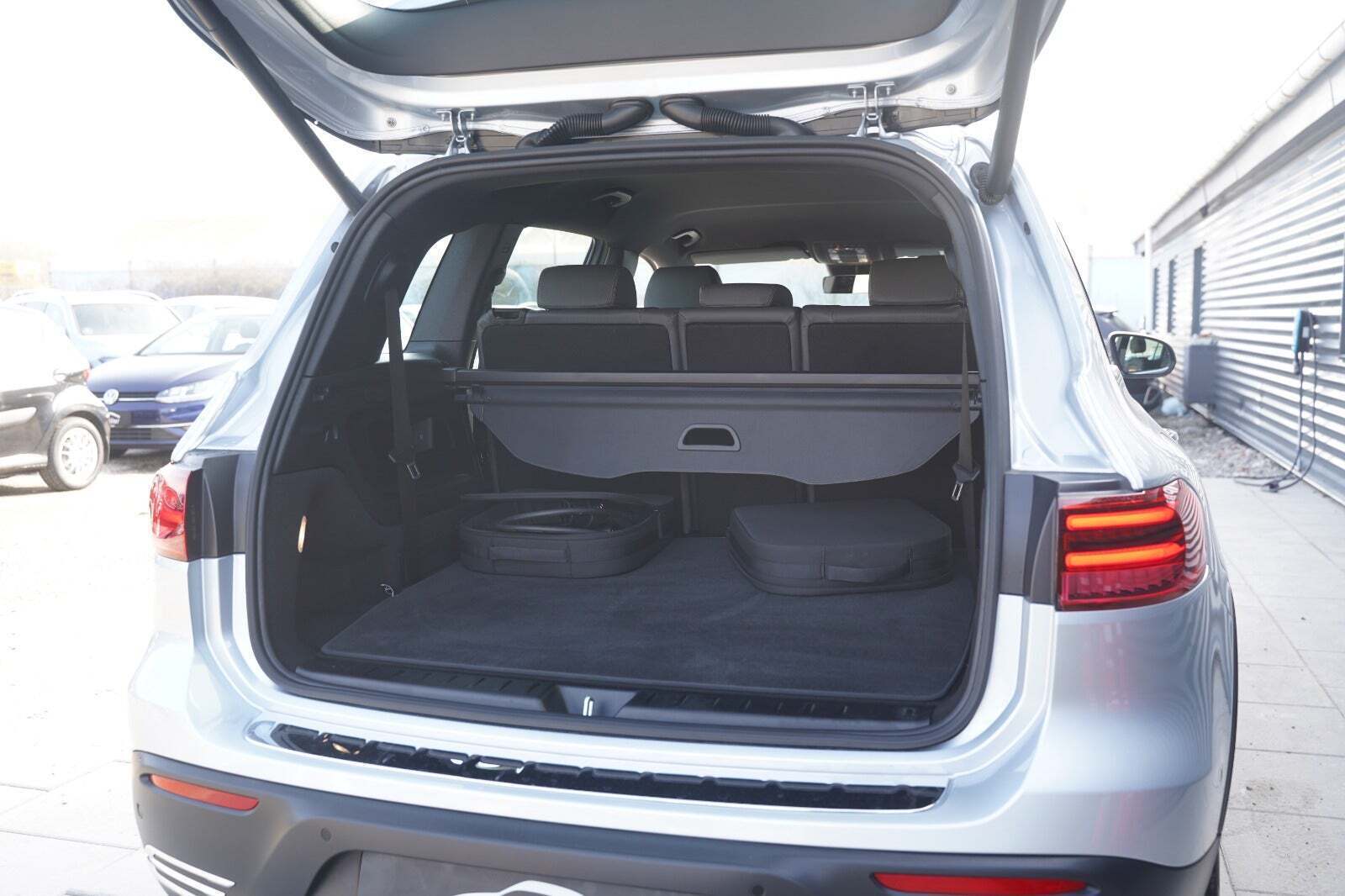 Sølv Mercedes EQB250+ fra 2025