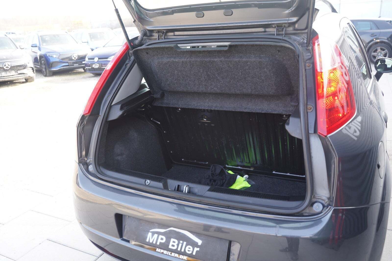 Grå Fiat Punto fra 2012