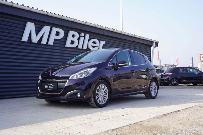 Blå Peugeot 208 fra 2020