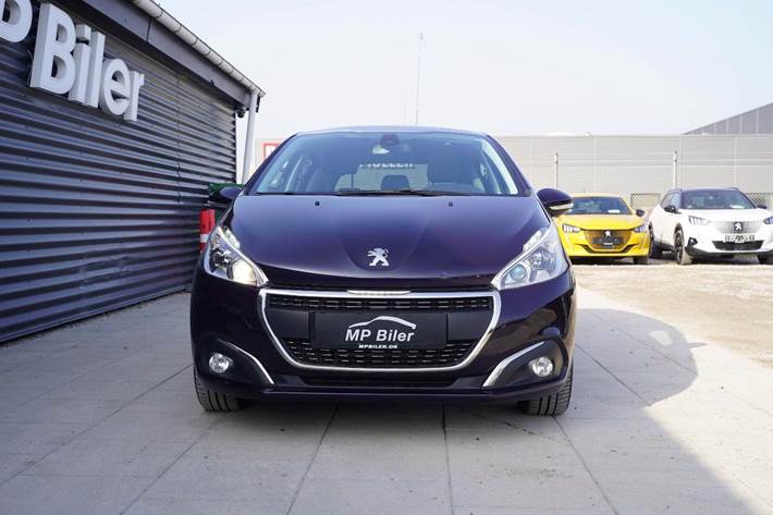 Blå Peugeot 208 fra 2020