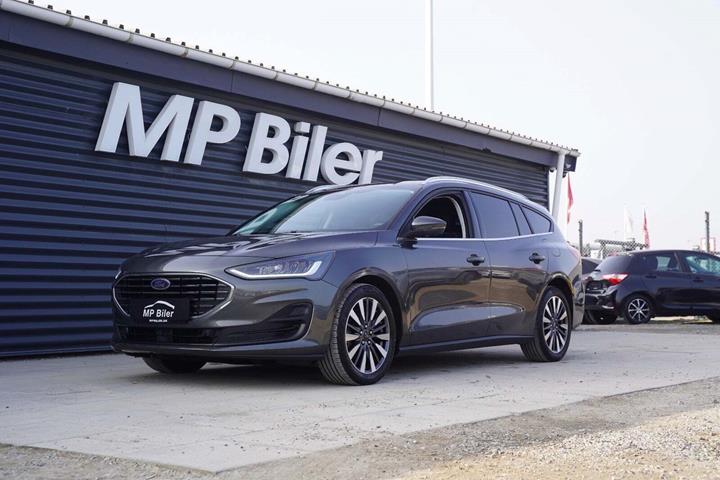 Grå Ford Focus fra 2022 set udefra
