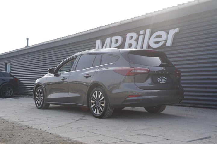 Grå Ford Focus fra 2022