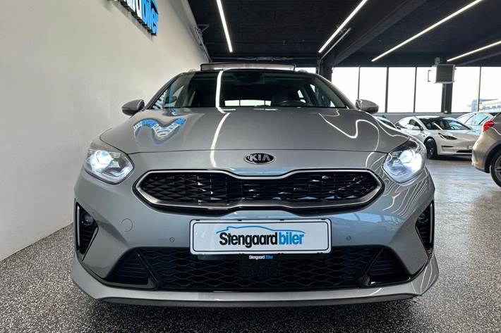 Grå Kia Ceed fra 2021