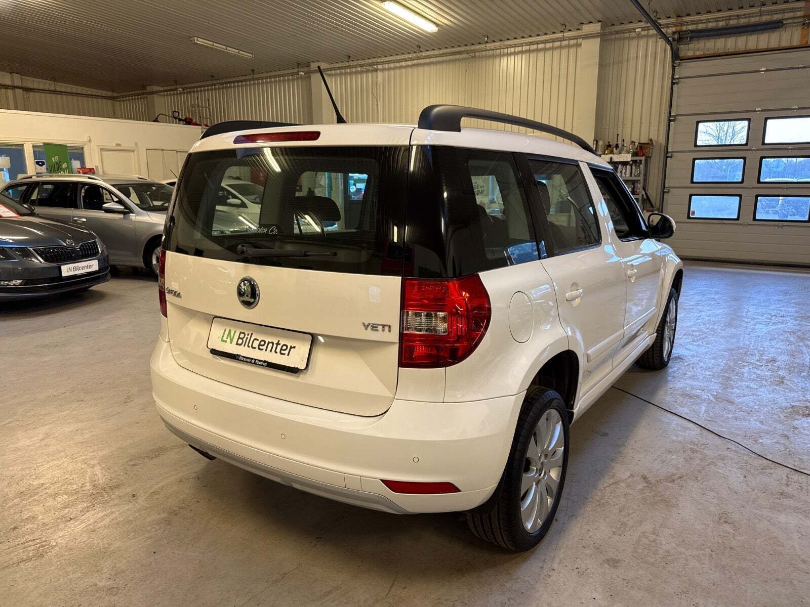 Hvid Skoda Yeti Outdoor fra 2016 set udefra