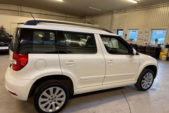 Hvid Skoda Yeti Outdoor fra 2016 set udefra