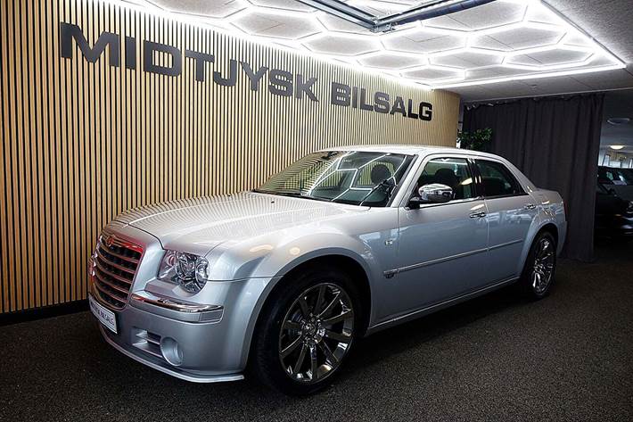 Sølv Chrysler 300C fra 2006