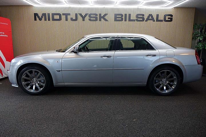 Sølv Chrysler 300C fra 2006