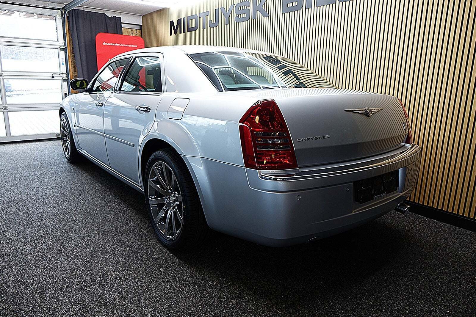Sølv Chrysler 300C fra 2006