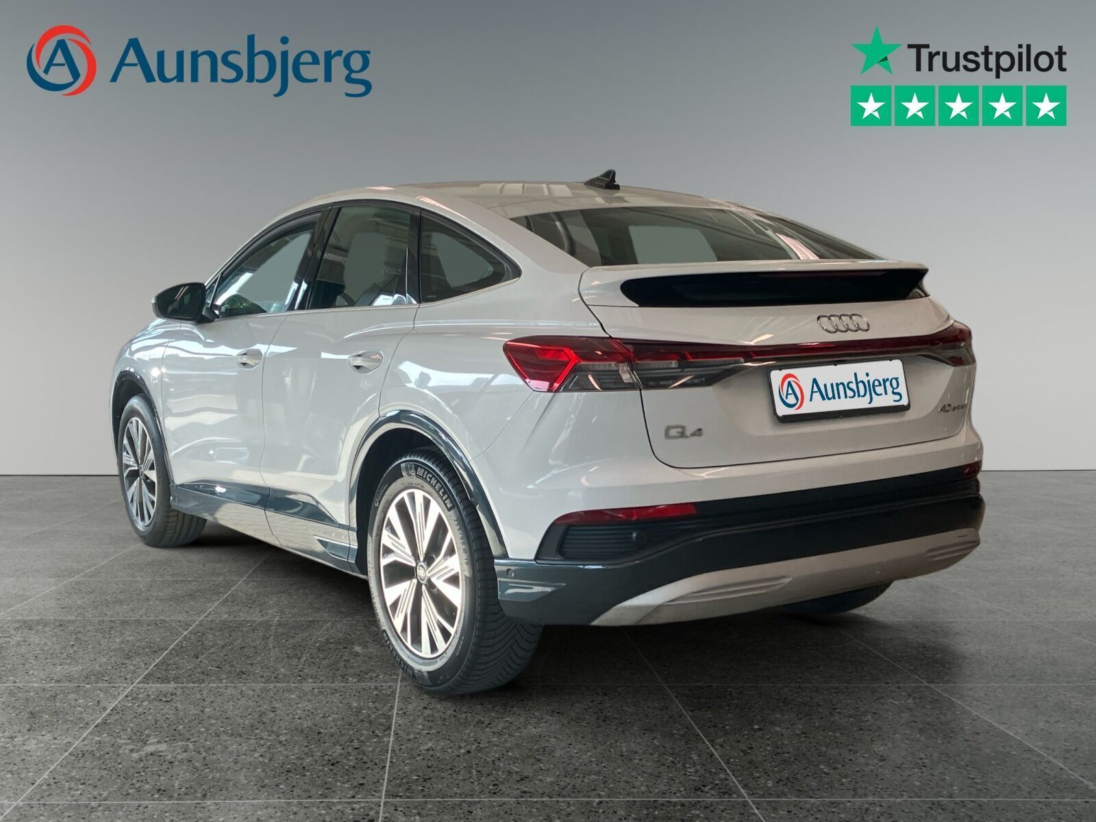 Hvid Audi Q4 e-tron fra 2023