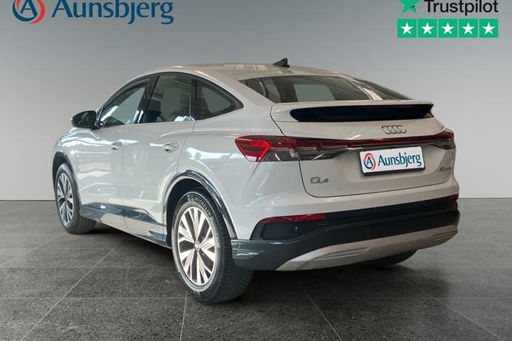 Hvid Audi Q4 e-tron fra 2023