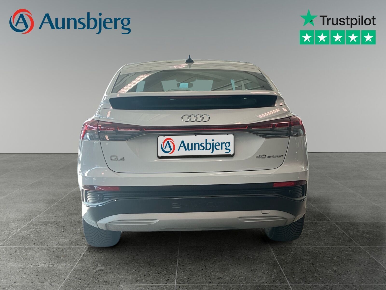 Hvid Audi Q4 e-tron fra 2023