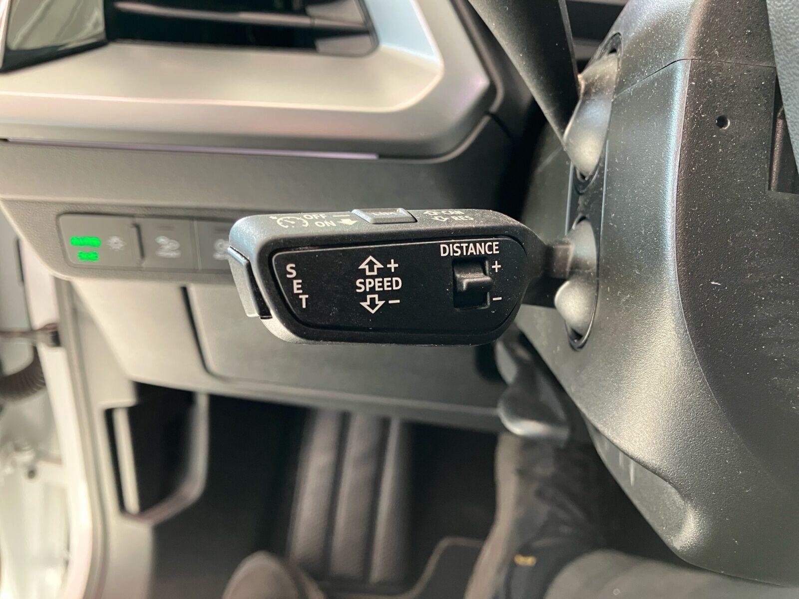 Hvid Audi Q4 e-tron fra 2023