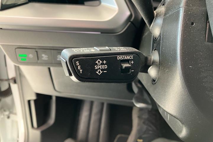 Hvid Audi Q4 e-tron fra 2023