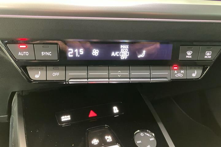Hvid Audi Q4 e-tron fra 2023