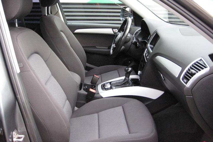 Grå Audi Q5 fra 2016