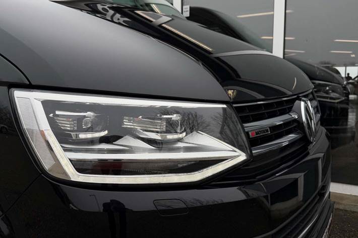 Sort VW Transporter fra 2019